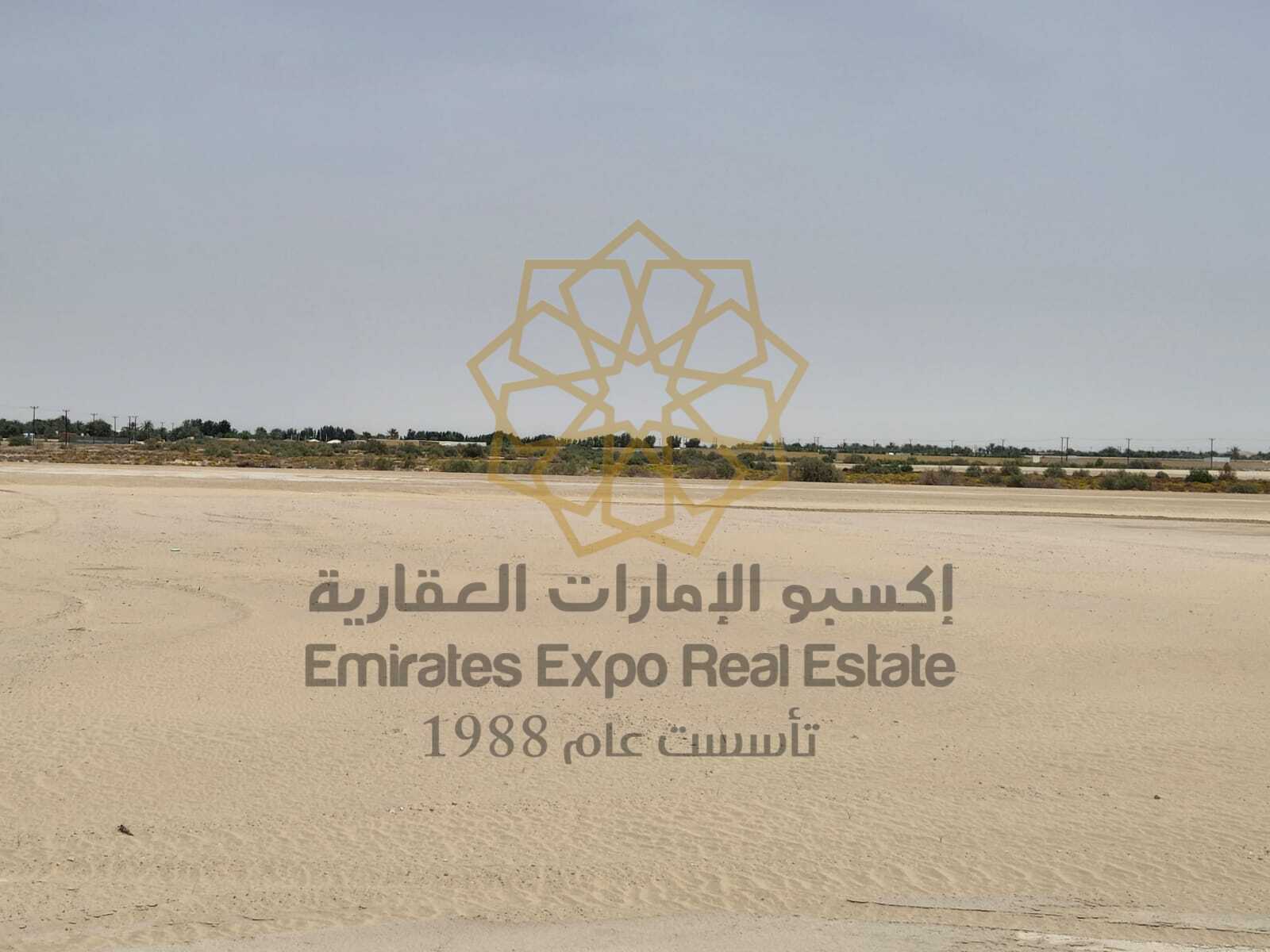 للبيع مزرعه بموقع مميز جدا بين دبي وابوظبي في العجبان 